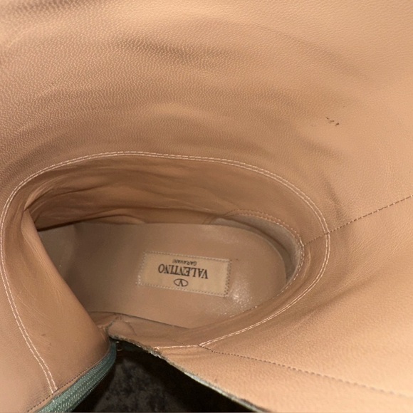 RARE Valentino Garavani Buckle-Embellished Leather Knee Boot - Picture 10 of 16